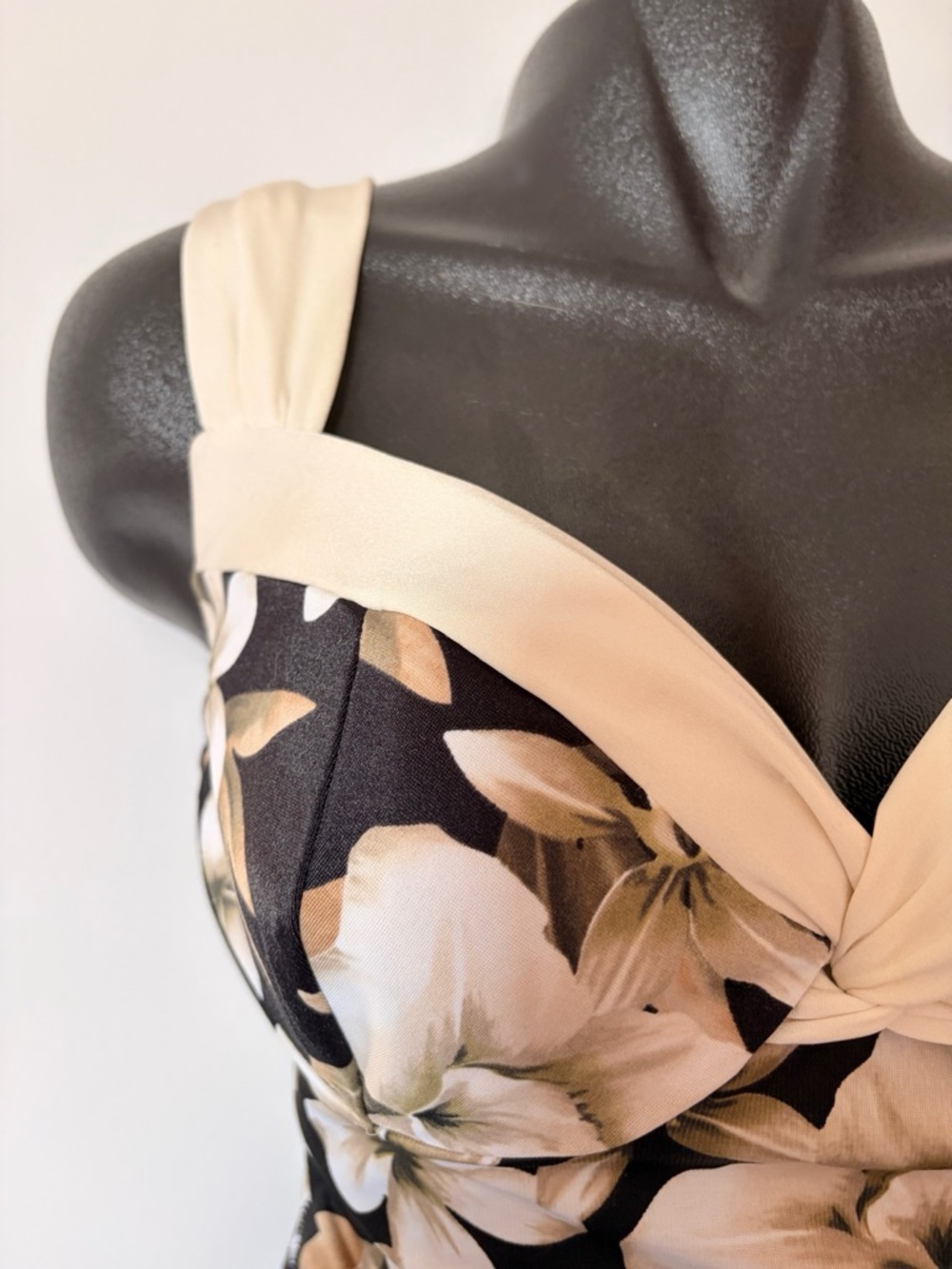 Miraclesuit Black and Cream One-Piece Swimsuit - Picture 2 of 10